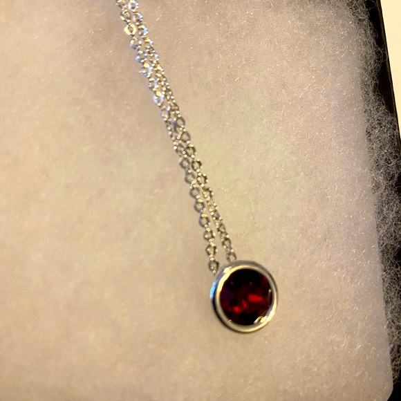 Silver coated necklace w/ruby red stone - Picture 2 of 2